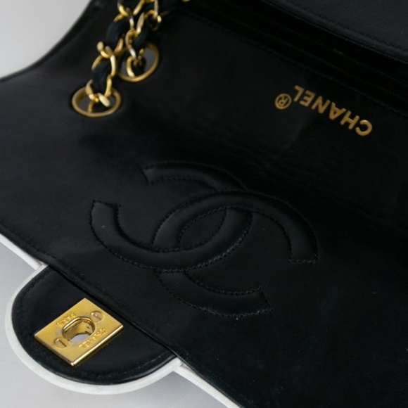 SOLD Chanel Vintage Single Flap Bag - Picture 12 of 16